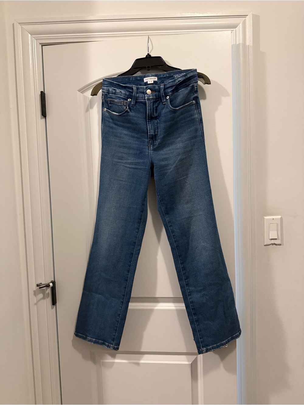 Good American Good Curve Straight Leg Jeans in Blue Denim